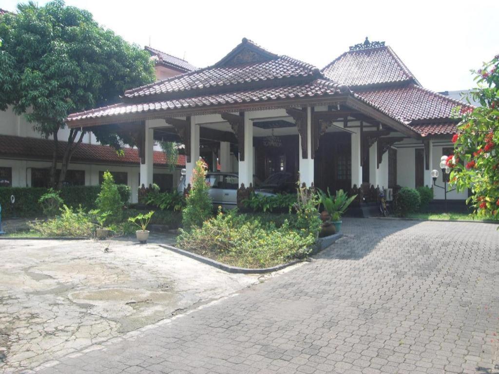 Sadinah Sahid Josodipuro Hotel Colomadu Luaran gambar