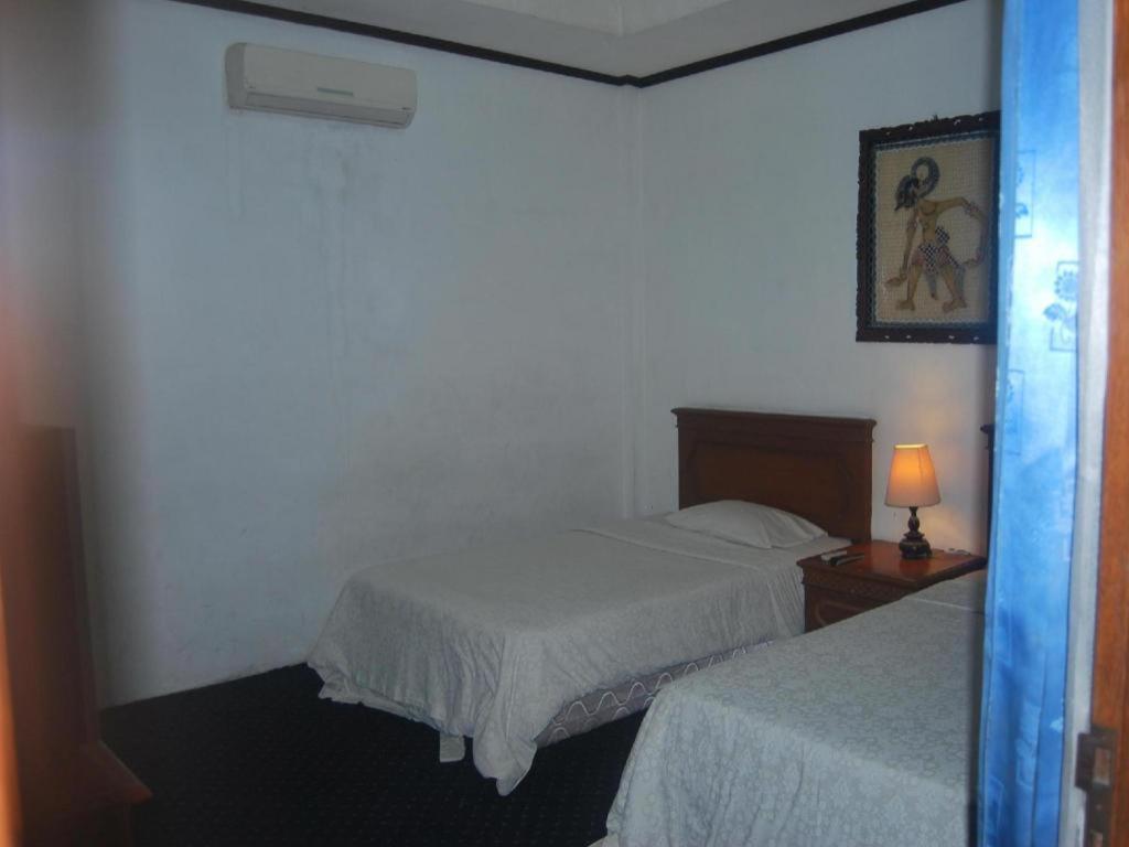 Sadinah Sahid Josodipuro Hotel Colomadu Luaran gambar