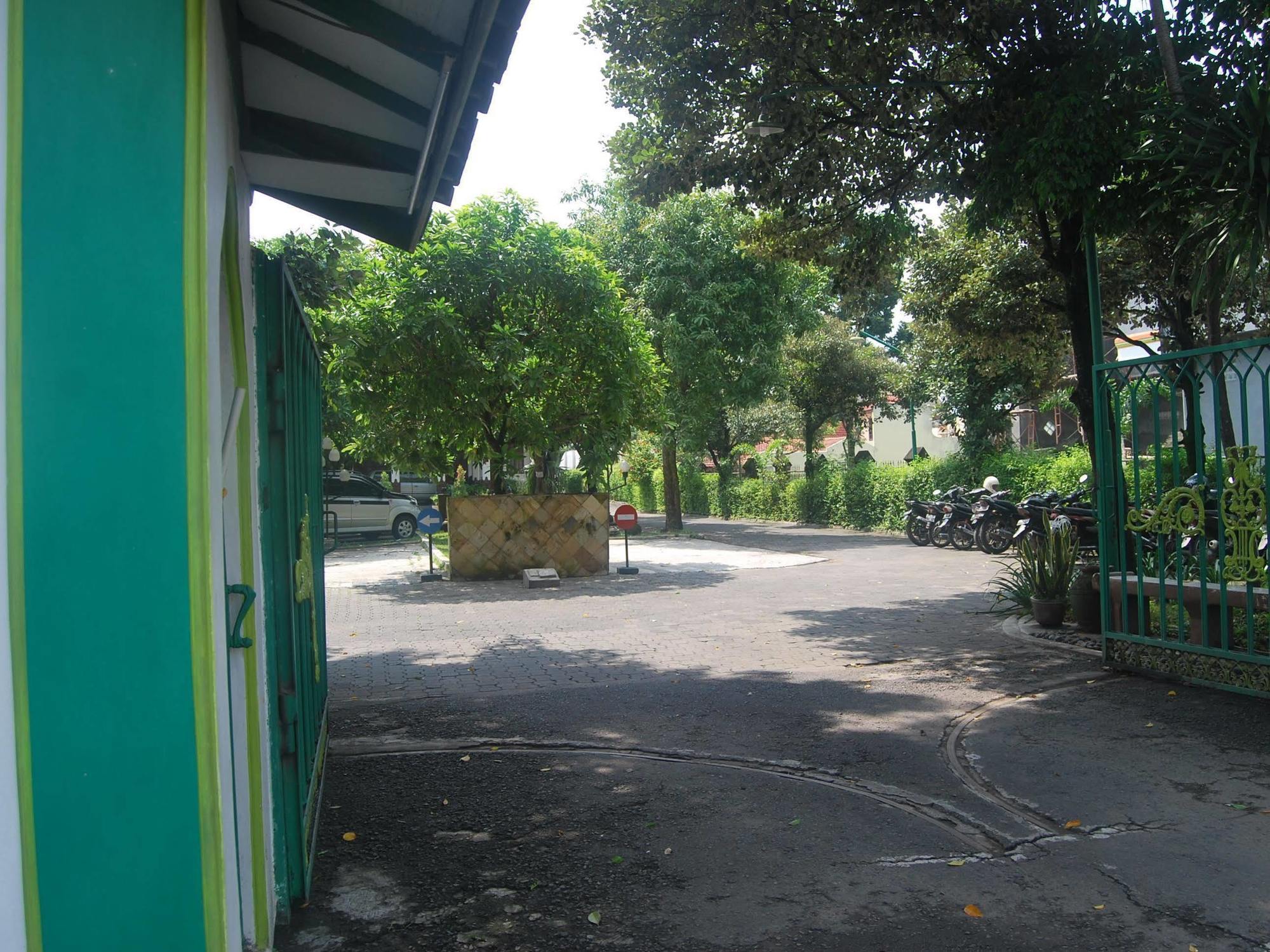 Sadinah Sahid Josodipuro Hotel Colomadu Luaran gambar
