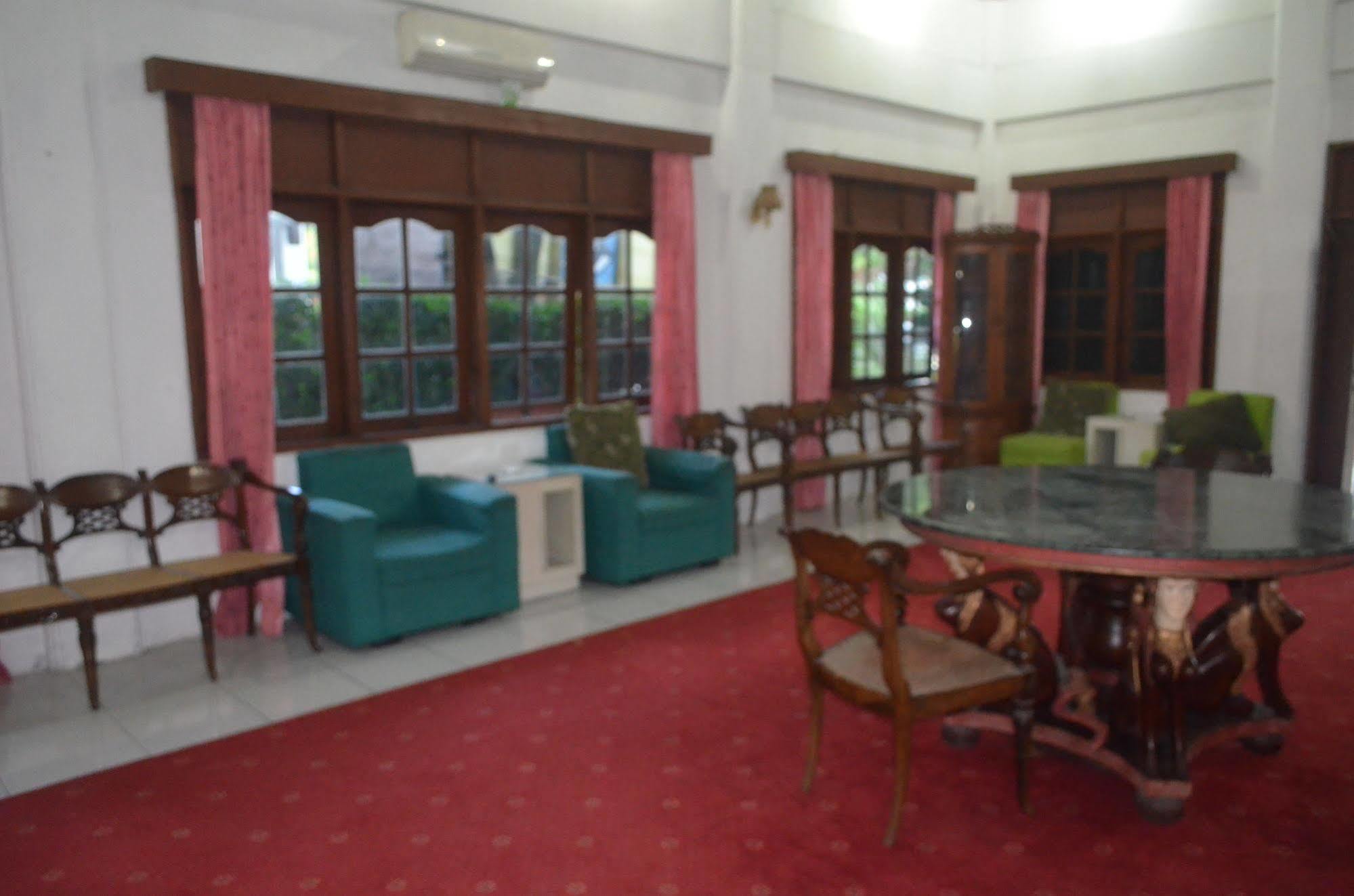 Sadinah Sahid Josodipuro Hotel Colomadu Luaran gambar
