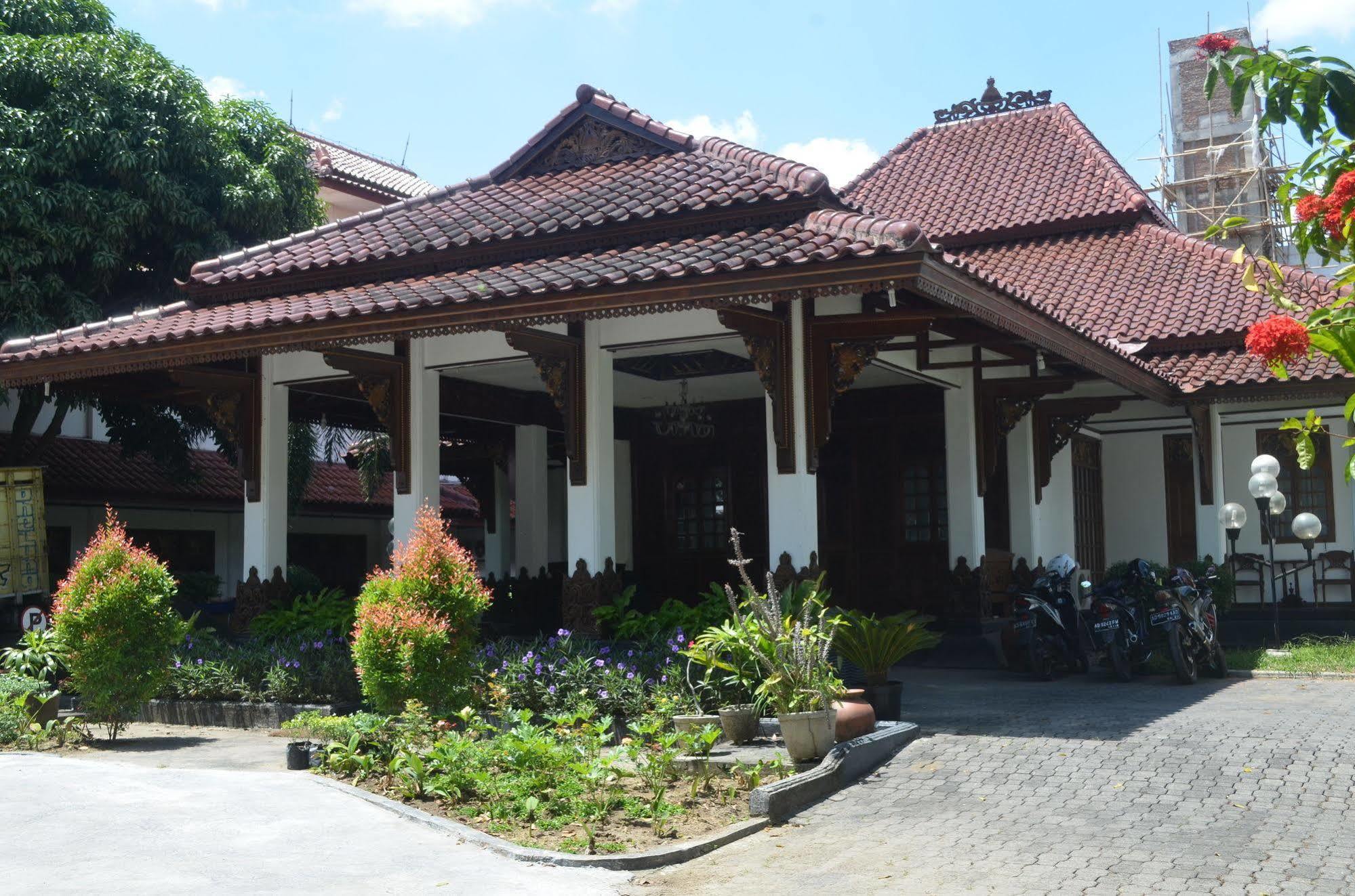 Sadinah Sahid Josodipuro Hotel Colomadu Luaran gambar